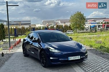 Tesla Model 3  2022