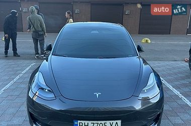 Tesla Model 3  2021