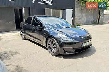 Tesla Model 3  2021
