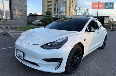 Tesla Model 3  2022