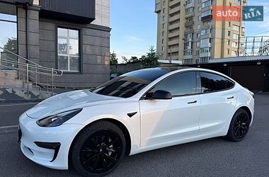 Tesla Model 3  2022