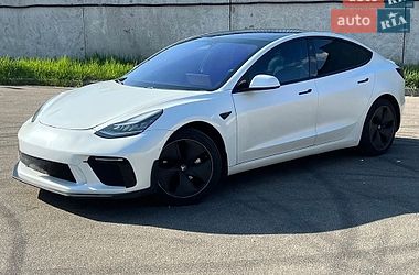Tesla Model 3  2019