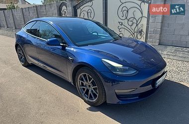 Tesla Model 3  2021