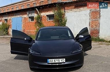 Tesla Model 3  2025