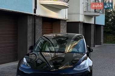 Tesla Model 3  2021