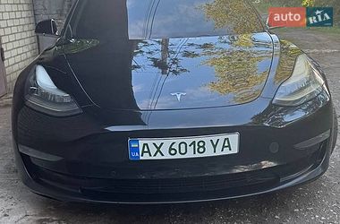 Tesla Model 3  2019