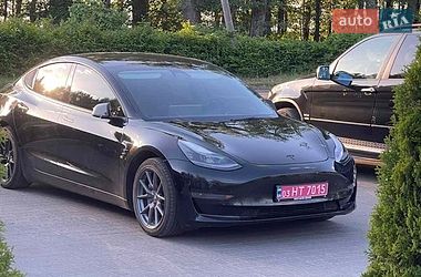 Tesla Model 3  2022