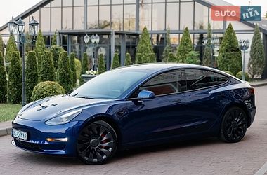 Tesla Model 3  2021