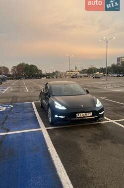 Tesla Model 3  2022