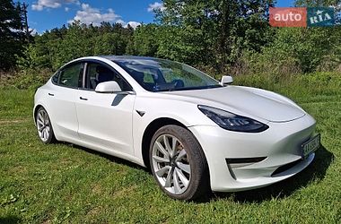 Tesla Model 3  2019