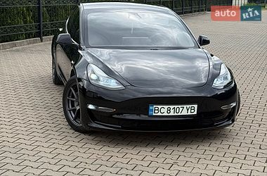 Седан Tesla Model 3 2021 в Стрию