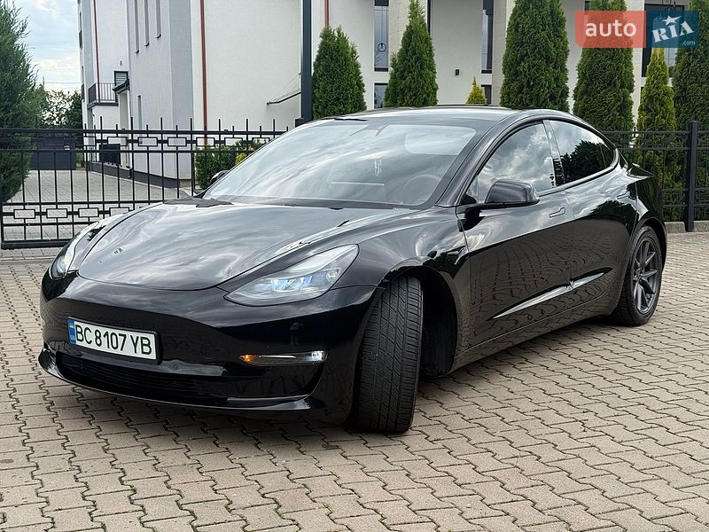 Седан Tesla Model 3 2021 в Стрию