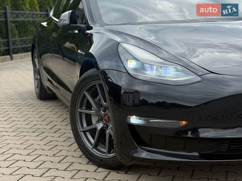 Седан Tesla Model 3 2021 в Стрию