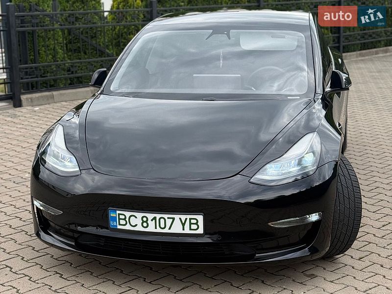 Седан Tesla Model 3 2021 в Стрию