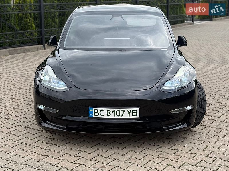 Седан Tesla Model 3 2021 в Стрию