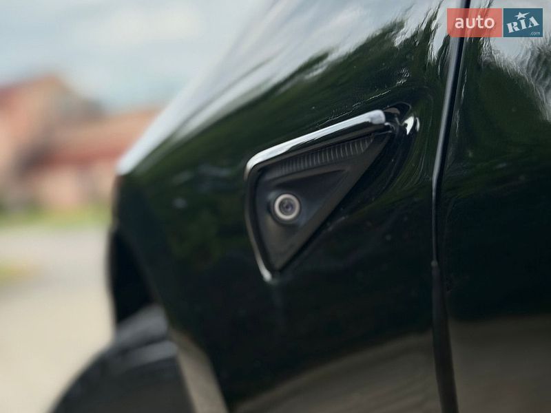 Седан Tesla Model 3 2021 в Стрию
