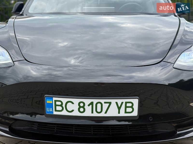 Седан Tesla Model 3 2021 в Стрию