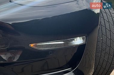 Седан Tesla Model 3 2021 в Стрию