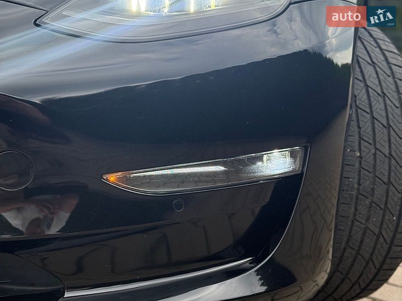 Седан Tesla Model 3 2021 в Стрию