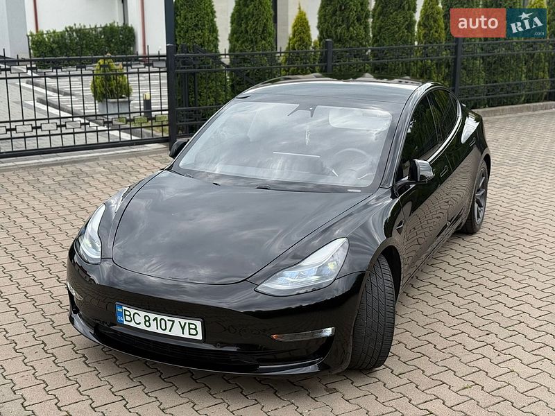 Седан Tesla Model 3 2021 в Стрию