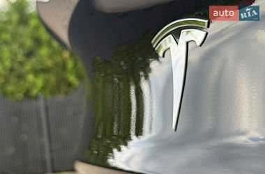 Седан Tesla Model 3 2021 в Стрию