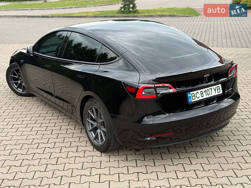 Седан Tesla Model 3 2021 в Стрию