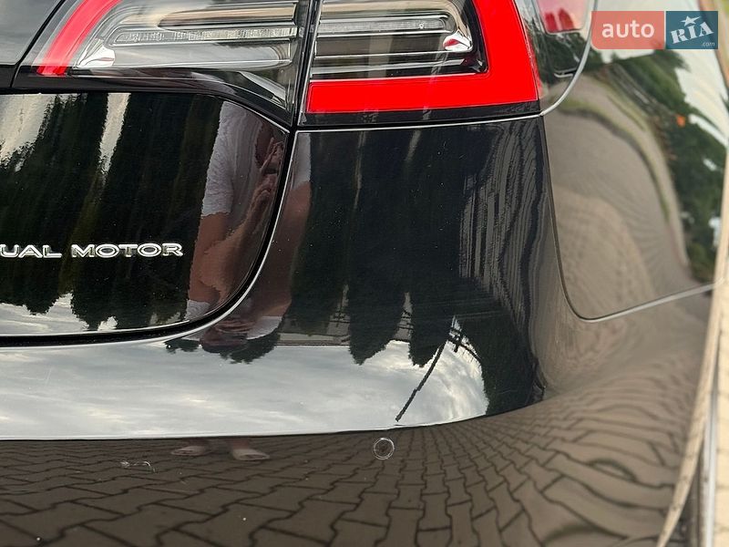 Седан Tesla Model 3 2021 в Стрию