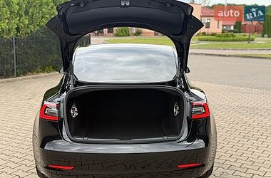 Седан Tesla Model 3 2021 в Стрию