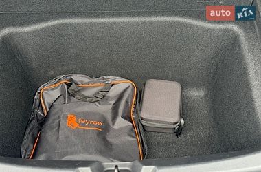 Седан Tesla Model 3 2021 в Стрию