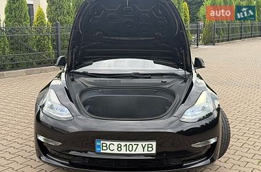 Седан Tesla Model 3 2021 в Стрию