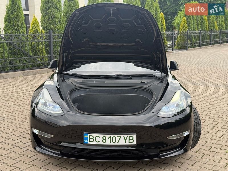 Седан Tesla Model 3 2021 в Стрию