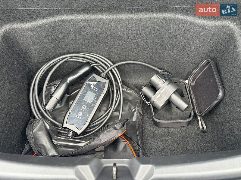 Седан Tesla Model 3 2021 в Стрию