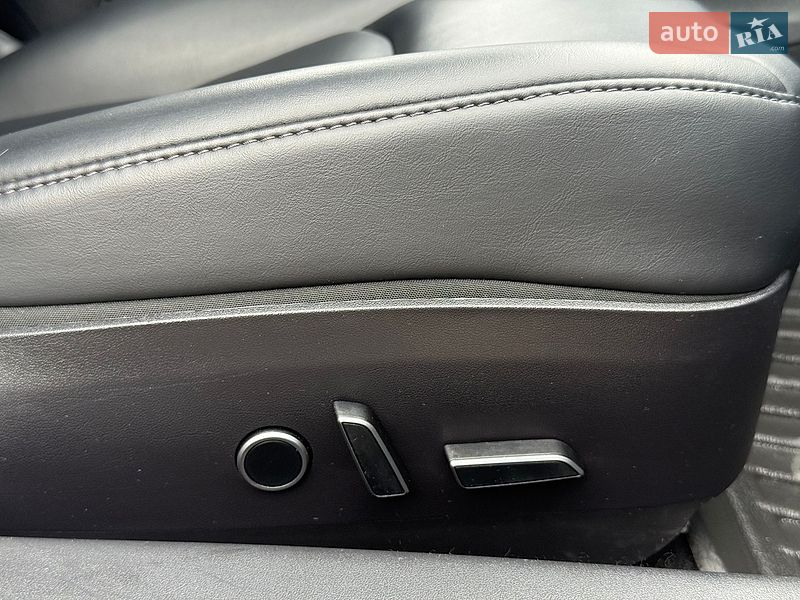 Седан Tesla Model 3 2021 в Стрию
