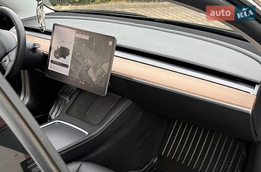 Седан Tesla Model 3 2021 в Стрию