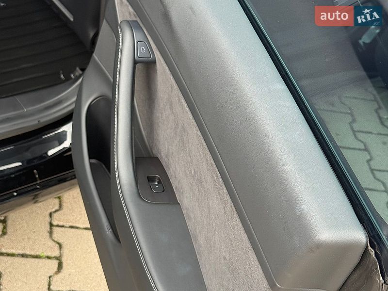 Седан Tesla Model 3 2021 в Стрию