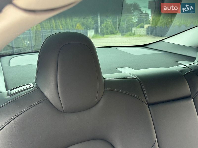 Седан Tesla Model 3 2021 в Стрию