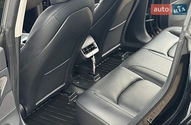 Седан Tesla Model 3 2021 в Стрию