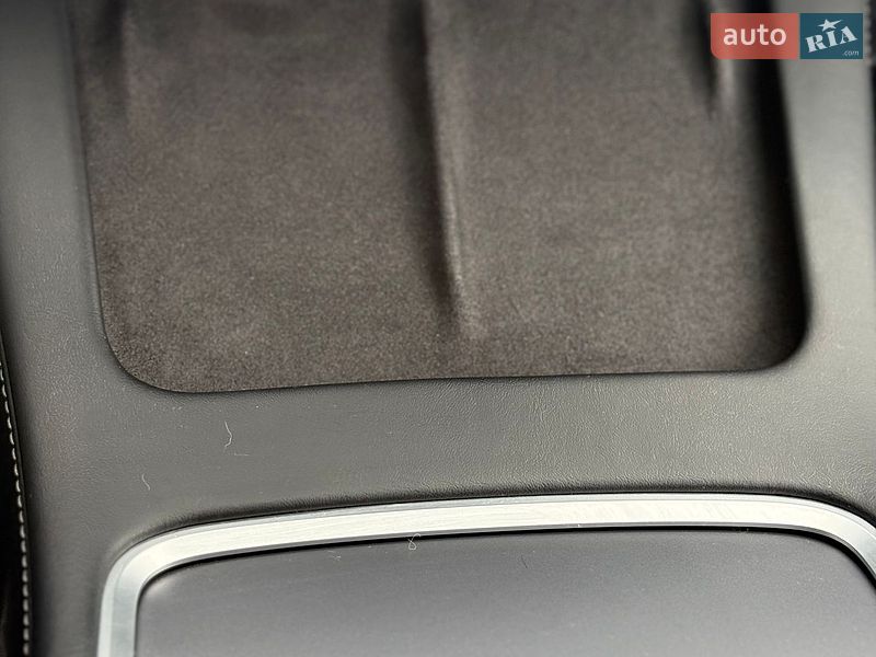 Седан Tesla Model 3 2021 в Стрию