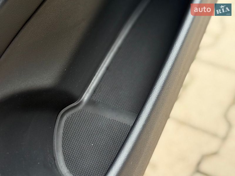 Седан Tesla Model 3 2021 в Стрию