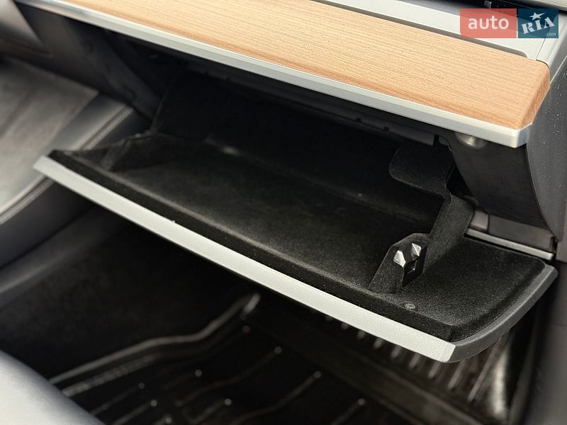 Седан Tesla Model 3 2021 в Стрию