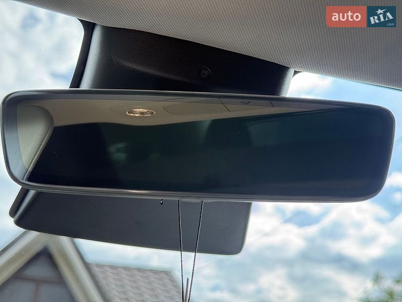 Седан Tesla Model 3 2021 в Стрию