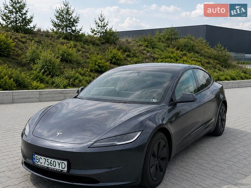 Седан Tesla Model 3 2024 в Львове