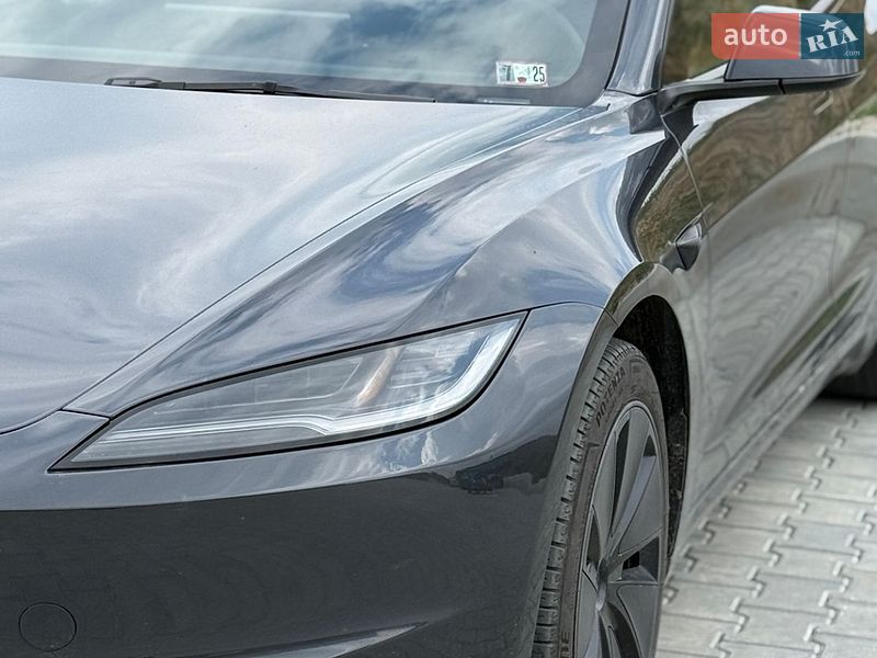 Седан Tesla Model 3 2024 в Львове
