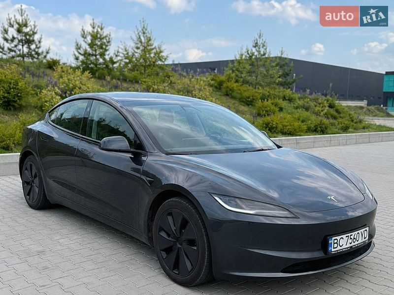 Седан Tesla Model 3 2024 в Львове
