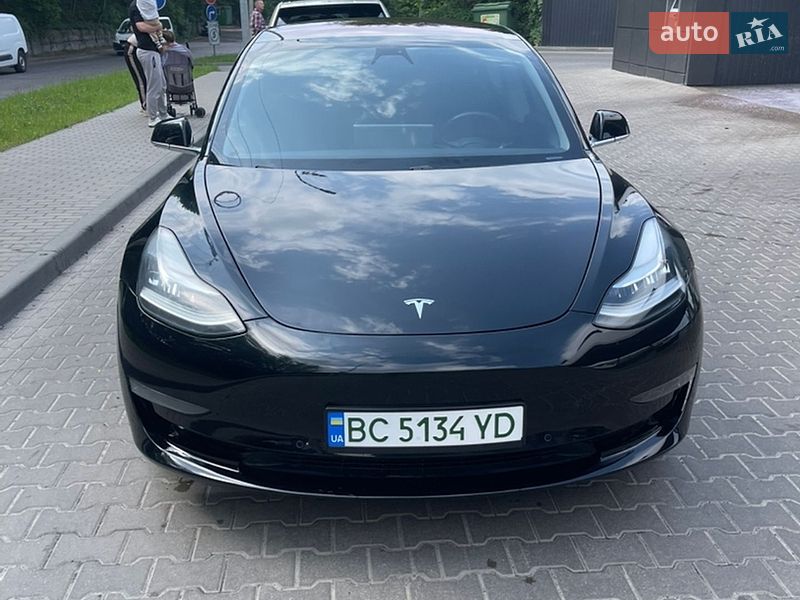 Седан Tesla Model 3 2018 в Львове