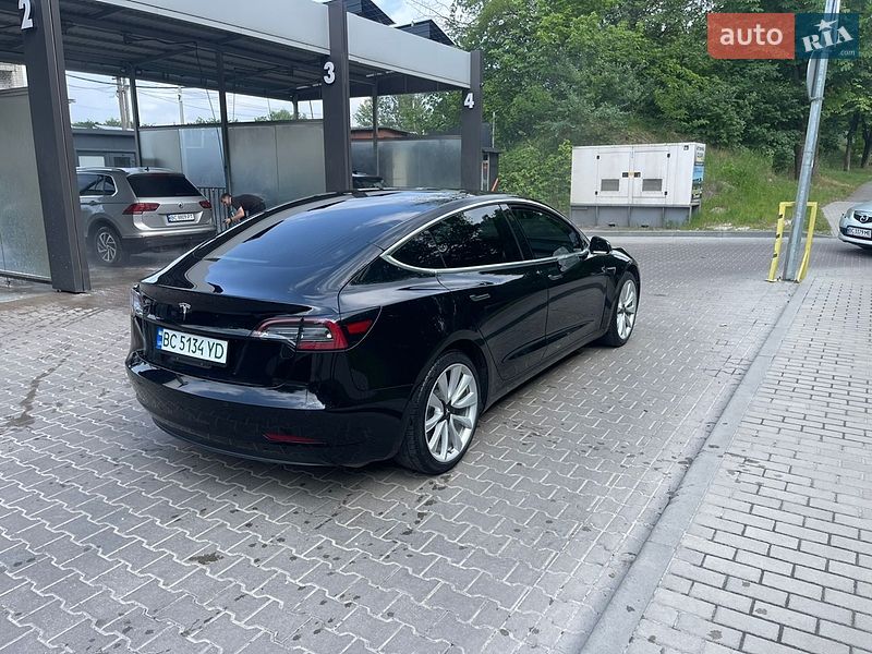 Седан Tesla Model 3 2018 в Львове