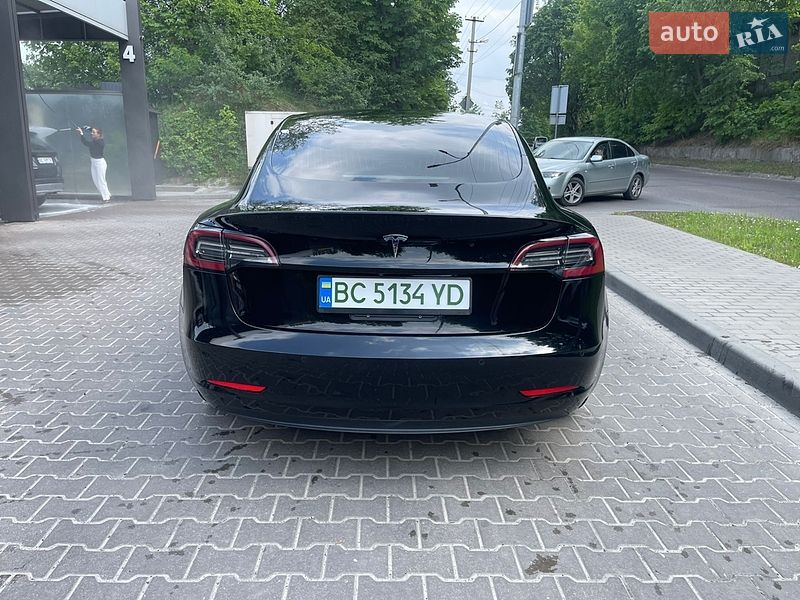 Седан Tesla Model 3 2018 в Львове