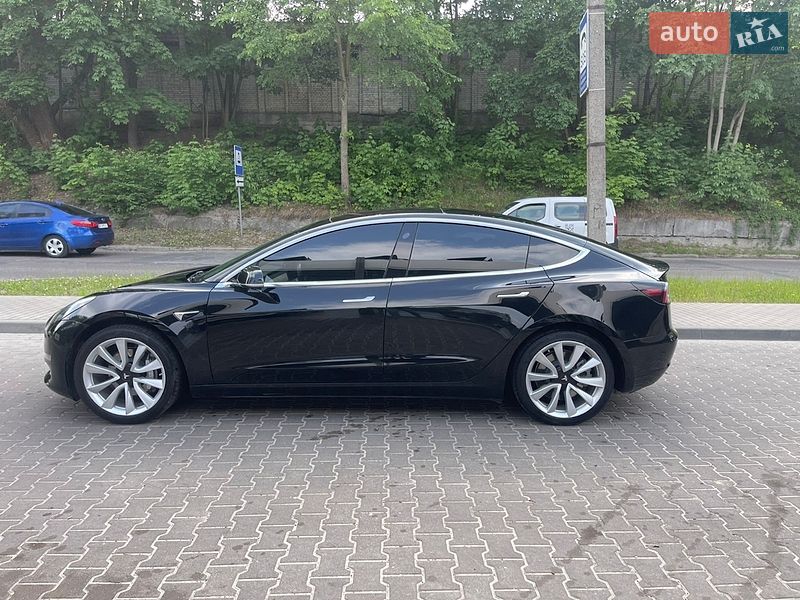 Седан Tesla Model 3 2018 в Львове
