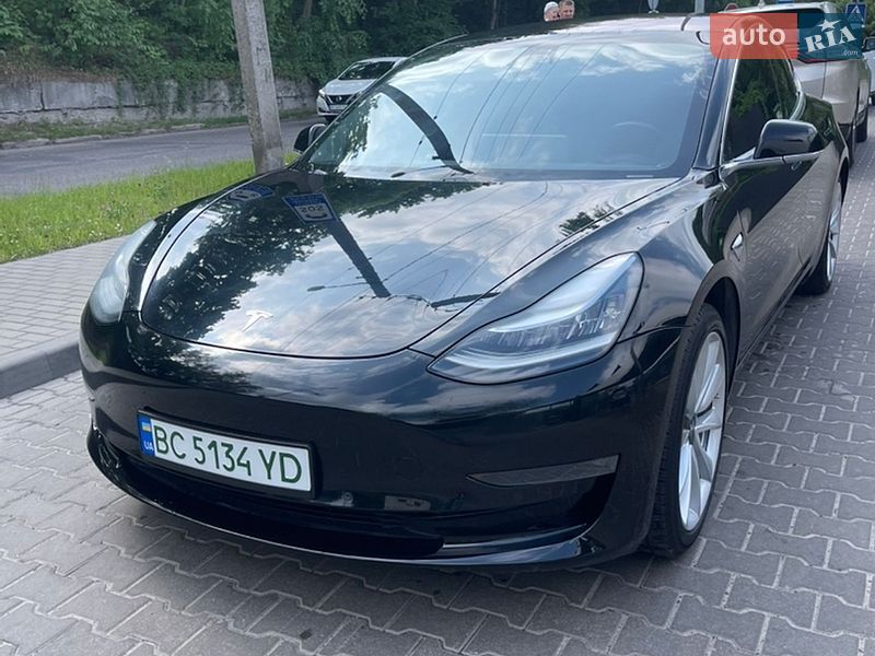 Седан Tesla Model 3 2018 в Львове