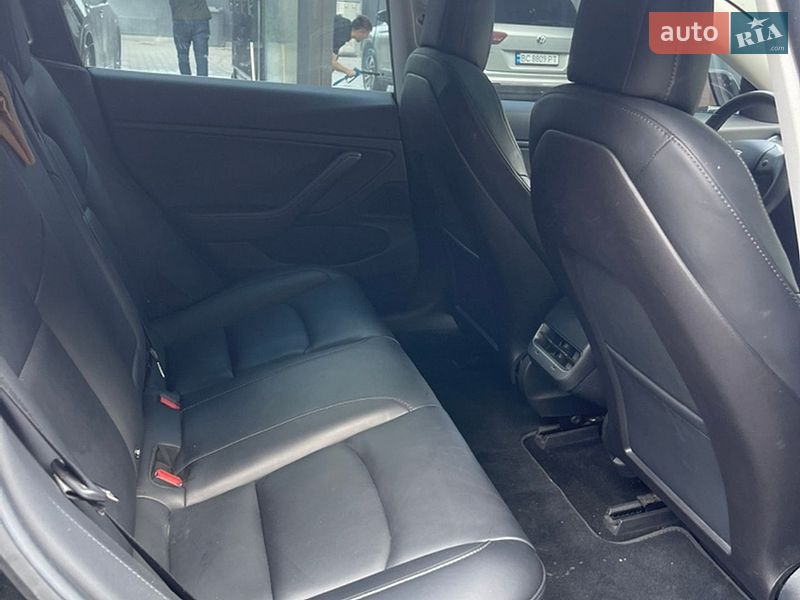 Седан Tesla Model 3 2018 в Львове